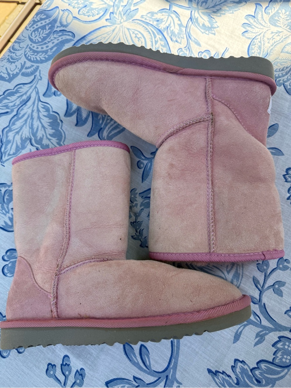 UGG Australia Womens Pink Suede Sheepskin Classic Short 5825 Boot Size 5